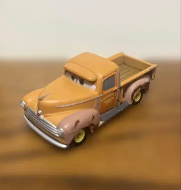 토미카 카즈 스모키