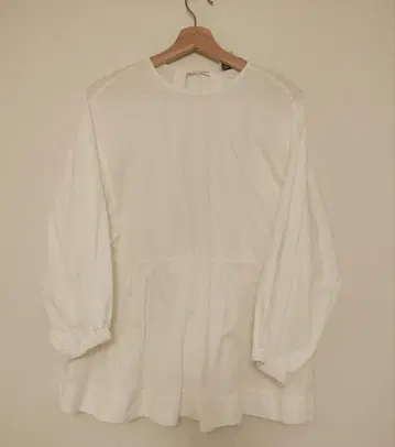 COS 화이트 백 오픈 긴팔 셔츠