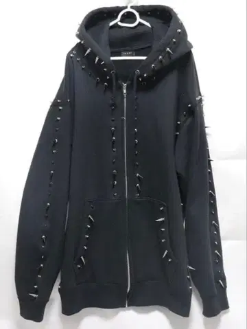 ikumi 이쿠미 스터드 후드티 블랙