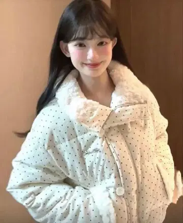 미사용 새상품 도트 무늬 코듀로이 다운 아이보리 L 사이즈