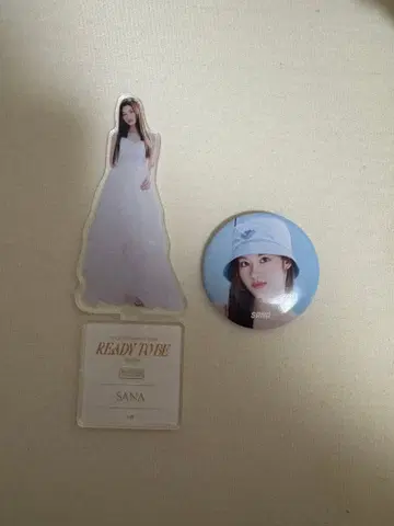 SANA 아크릴 스탠드 & 배지 세트