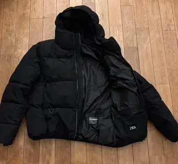 ZARA 블랙 다운 자켓 후드 부착