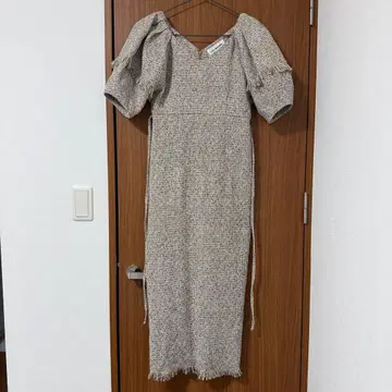 새상품급 LILY BROWN 퍼프 슬리브 라메 트위드 원피스