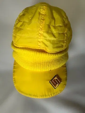 라우드마우스 옐로우 컬러 니트 모자와 캡 콤비, 다가오는 계절에