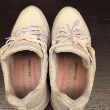 Skechers 화이트 스니커즈