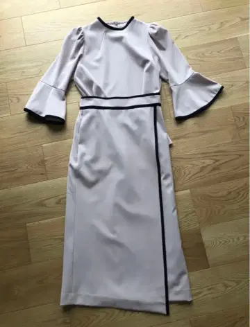 TIARA 플레어 슬리브 원피스