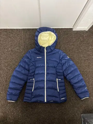 마모트 네이비 다운 자켓 후드 부착