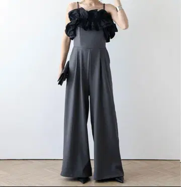 프릴 달린 그레이 올인원