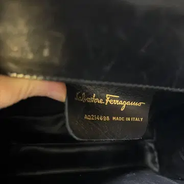 Salvatore Ferragamo 로고 파우치