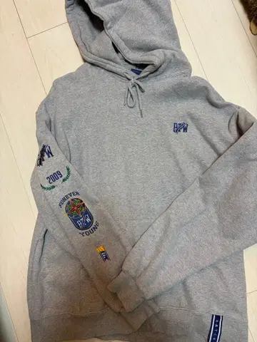 ROMANTIC CROWN 한국 후드티