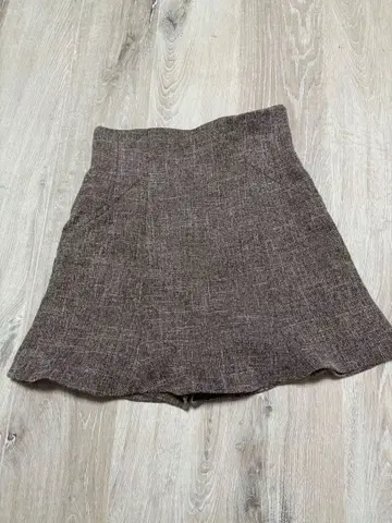 SNIDEL 브라운 헴플레아스카 숏 팬츠