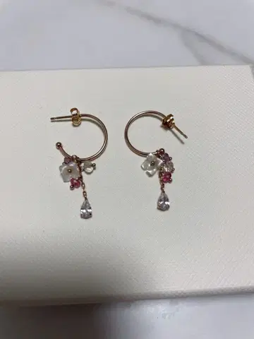 ta ke-up 꽃&비쥬 장식 10k 골드 후프 귀걸이