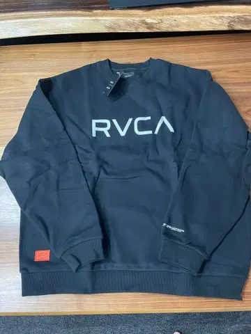RVCA 맨투맨 23