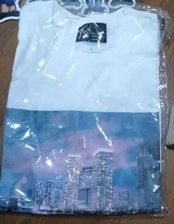 다이니 그룹 썸네일 T셔츠 (도망 생활) / 화이트