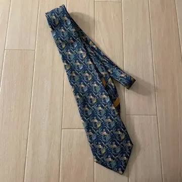 Salvatore Ferragamo 호랑이 패턴 넥타이