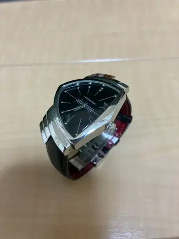 해밀턴 벤츄라 손목시계