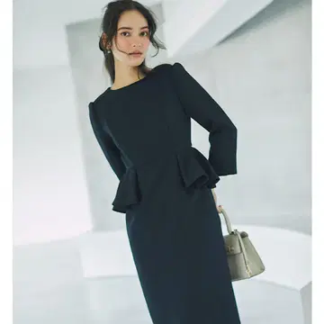 미사용 새상품 셀포드 롱 슬리브 페플럼 타이트 원피스 네이비 34