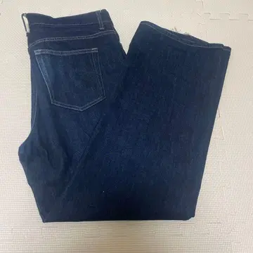 다크 네이비 스트레이트 데님 컷오프 밑단