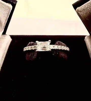 에메랄드 컷 다이아몬드풍 반지