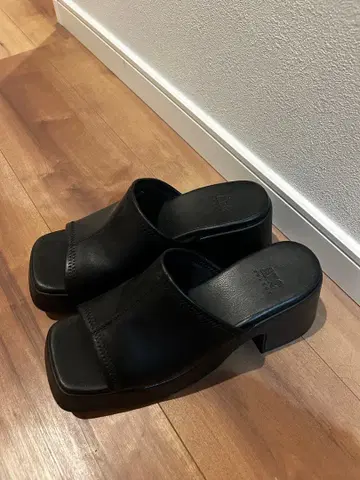 블랙 플랫폼 샌들 힐 8cm