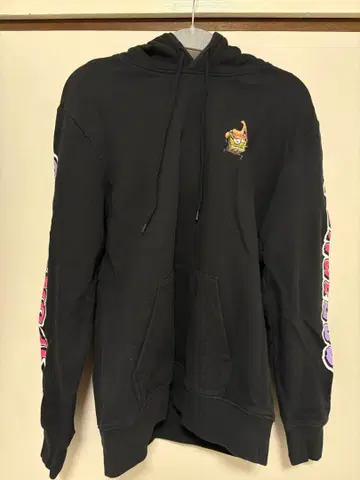 DIVIDED by H&M 블랙 후드티 캐릭터 디자인