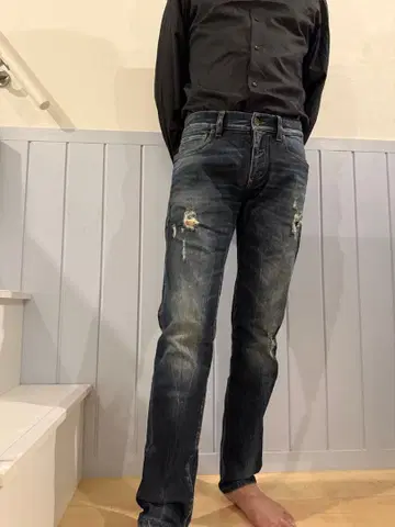 데미지 가공 다크 블루 슬림 데님