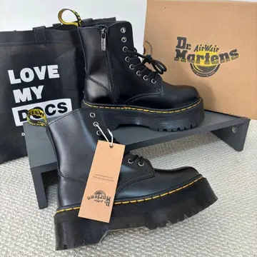 새상품 Dr. Martens Jadon 여성용 8홀 통굽 부츠 38