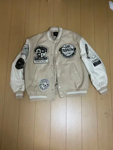 새상품급 H&M 화이트 베이지 바시티 자켓