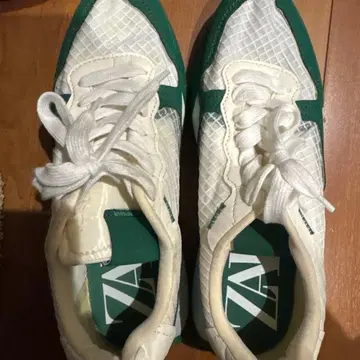 ZARA 화이트 스니커즈 39