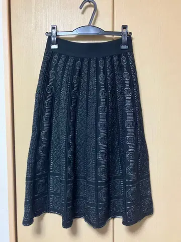 아모르카프리스 택 포함 새상품 레이스 패턴 니트 스커트 블랙