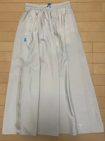 PUMA 베이지 플레어 스커트