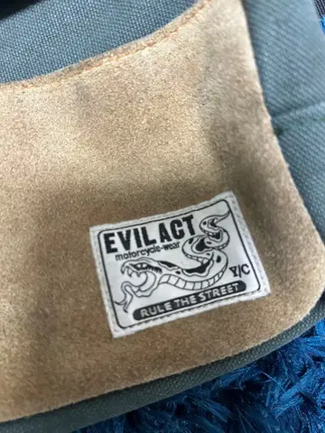 EVIL ACT 바디백 그린/베이지