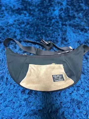 EVIL ACT 바디백 블랙 베이지