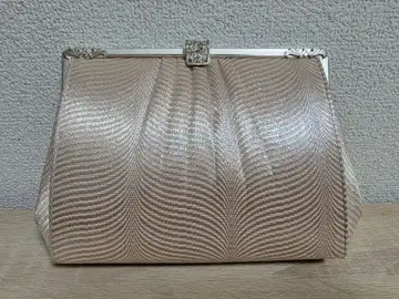 베이지 물결무늬 클러치백