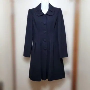 블랙 버튼 부착 롱 코트