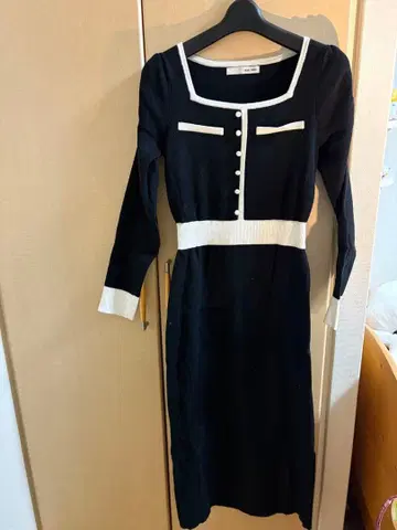 ROYALPARTY 바이컬러 스퀘어넥 니트 롱 원피스