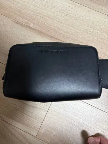 캘빈클라인 블랙 가죽 숄더백