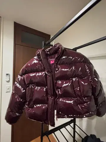 볼륨 크롭 글로시 패딩