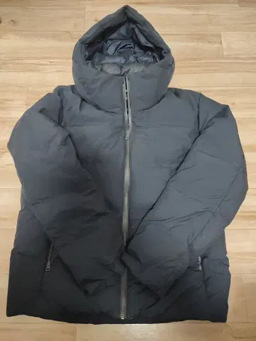 유니클로 하이브리드 다운 후드티 L 블랙 계열 새상품급