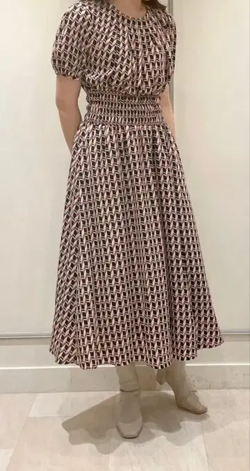 ORION 기하학 패턴 퍼프 슬리브 허리 셔링 원피스