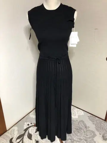 미라 오웬 슬리브리스 니트 원피스