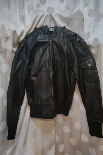 블랙 가죽 후드 부착 자켓