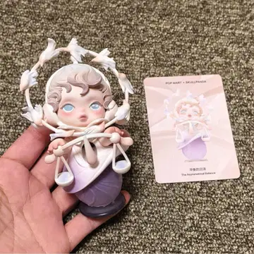 SKULLPANDA 피규어 The Asymmetrical Balance