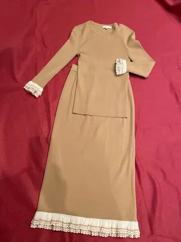 새상품급 베이지 프릴 롱 셋업