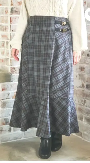 [ 새상품급 ] 리제이 체크 무늬 플레어 롱 스커트