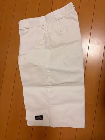 Dickies 화이트 숏팬츠