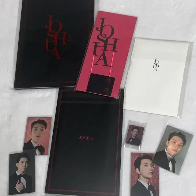 세븐틴 조슈아 2022 생일박스 팔아요 (포카4장+손사진 등등 있어용)