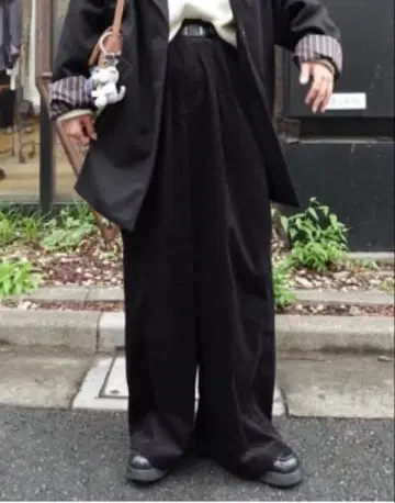 카스타네 코듀로이 이지 슬랙스 블랙