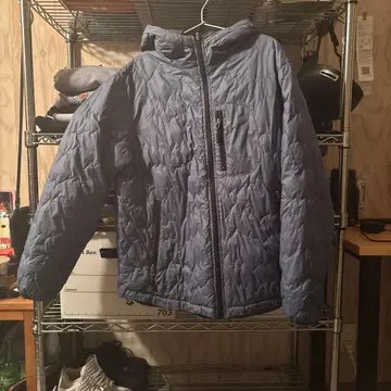 후드 부착 보라색 다운 자켓 가격 인하 가능