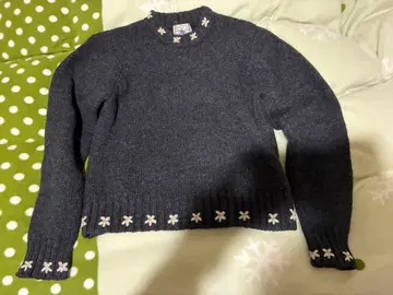 꽃 자수 다크 그레이 긴팔 니트 스웨터